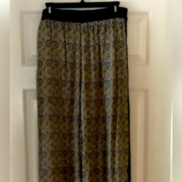 Matty M palazzo pants. Size M
Navy and Chartreuse geometric print. - Picture 1 of 7